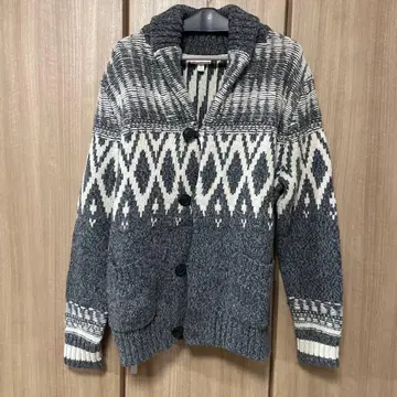 Gap 그레이와 화이트의 기하학 패턴 가디건