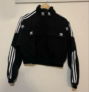 adidas 블랙 크롭 자켓