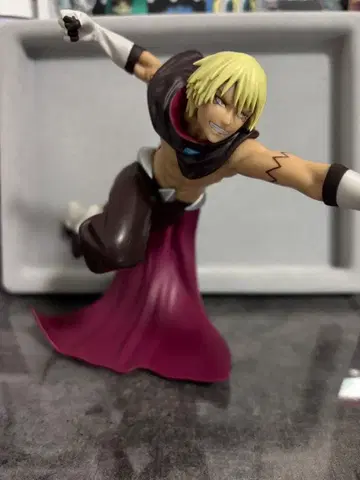 전슬 베루도라 피규어