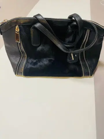 FURLA 블랙 송치와 가죽 핸드백