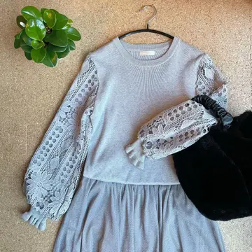 아모르 카프리스 소매 레이스 니트 그레이 자수