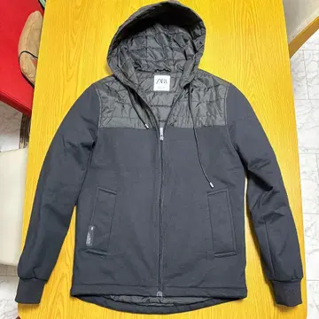 ZARA 후드 부착 자켓 일부 퀼팅
