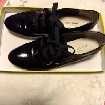 질스튜어트 펌프스 블랙 컬러 23cm