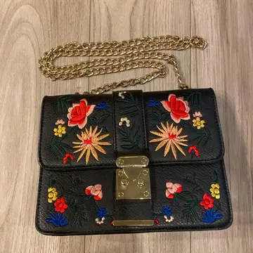 꽃무늬 자수 숄더백 블랙 체인백
