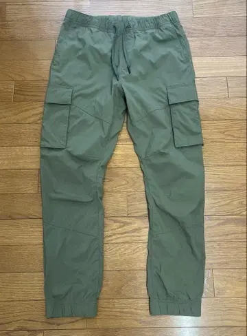 올리브 그린 카고 팬츠