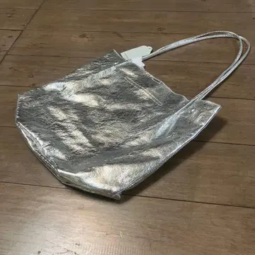 실버 토트백 광택 마감 택 포함 새상품