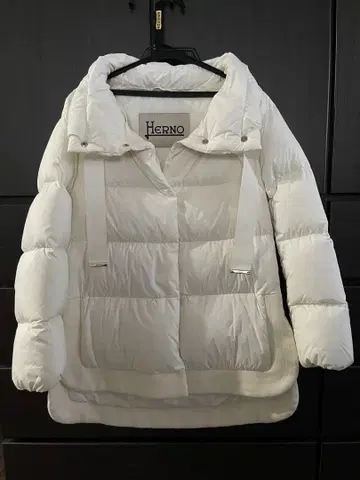 Herno 후드 부착 화이트 다운 자켓 40 클리닝 완료