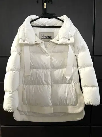 Herno 후드 부착 화이트 다운 자켓 40 클리닝 완료