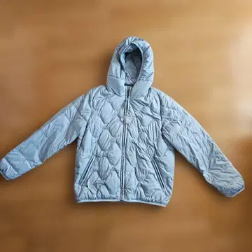 후드 부착 라이트 블루 다운 자켓