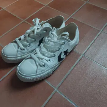 CONVERSE 화이트 로우컷 스니커즈