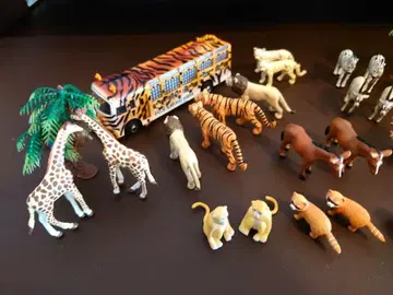 동물 피규어 33개 + 사파리 파크 버스 묶음 판매
