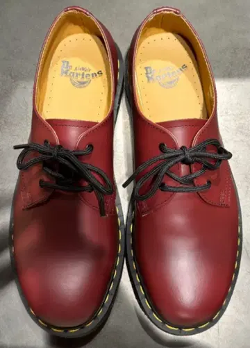 닥터 마틴 버건디 드레스 신발