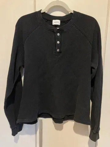 ANDER HUNK 블랙 헨리넥 짧은 기장