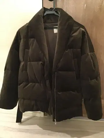 새상품급 AMERI VINTAGE 숏 기장 다운