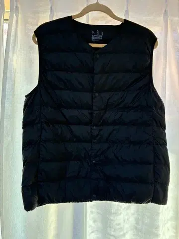 새상품급 UNIQLO 퍼프 테크 다운 베스트 남성용 XL 사이즈