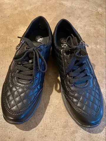 rieker 블랙 퀼팅 가죽 스니커즈 사이드 지퍼 부착