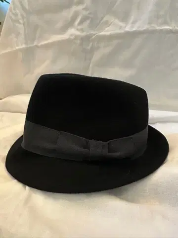 블랙 울 펠트 햇 그레이 리본