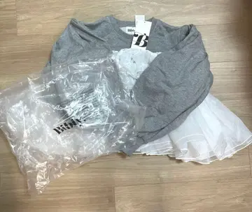 [택 포함 새상품] Bibiy. ANGELICA SWEATSHIRT