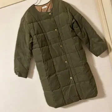 a.v.v 카키 퀼팅 다운 페더 롱 코트