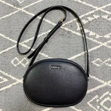 새상품급 레어 훌라 칼라 숄더백 라운드 원형 가죽 블랙