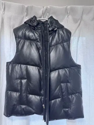 블랙 후드 부착 램 가죽 다운 베스트