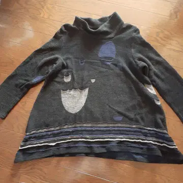 자우 다크 그레이 하이넥 스웨터 미사용