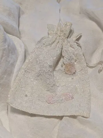 새상품 아이보리 레이스 사에라풍 파우치 복조리