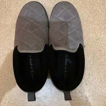 그레이 퀼팅 슬립온
