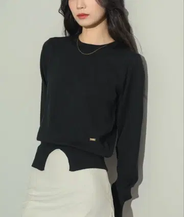 NEUNA 센터 슬릿 니트 풀오버