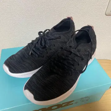 반값! PUMA 블랙 스니커즈 요가, 러닝