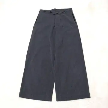 MHL. 와이드 크롭 팬츠 울 코튼 그레이 앞 버튼 버클 포함