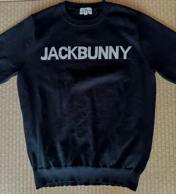 JACKBUNNY 블랙 크루넥 스웨터
