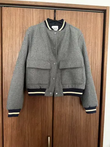 ZARA 펠트 텍스처 스트라이프 칼리지 봄버 자켓