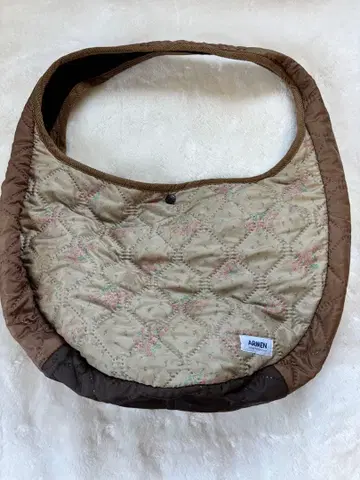 새상품급 tan tan 구매 ARMEN 퀼팅 팩 숄더백