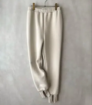 새상품급 라빠르망 리제르 분또 팬츠 38 에크루 아름다운 실루엣