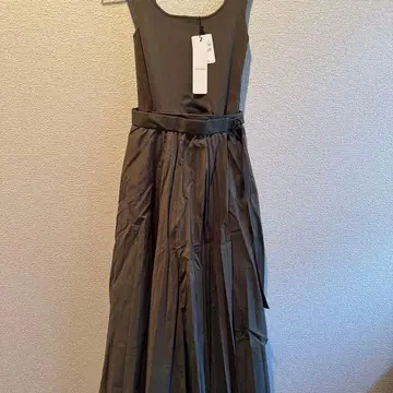 [ 미착용 택 포함 ] COCO DEAL 슬리브리스 롱 원피스 사이즈 1