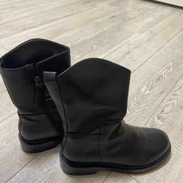 블랙 소가죽 부츠