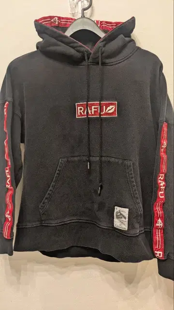 Rafu 립 마크 후드티