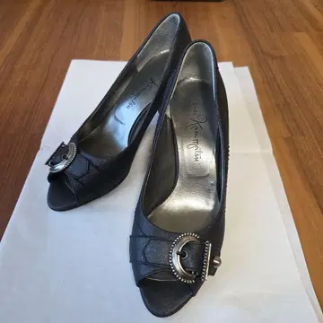 긴자 카네마츠 오픈토 펌프스 23.5cm