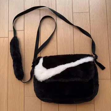 나이키 인조 모피 숄더백 블랙