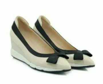 소가죽 리본 포함 베이지와 블랙 펌프스