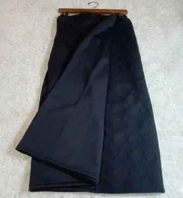 안쪽 샤기 랩 스타일 스커트 dop 탬버린 [ black black ]