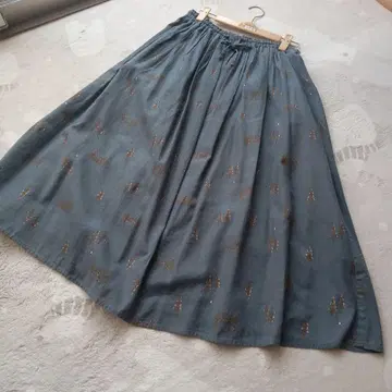 새상품급 Samansa mos2 북유럽 트리 패턴 롱 스커트