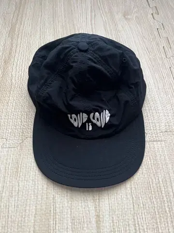 SOFT BRIM 6 PANEL CAP LOVE 블랙