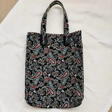 노마디스 페이즐리 무늬 토트백 아를르