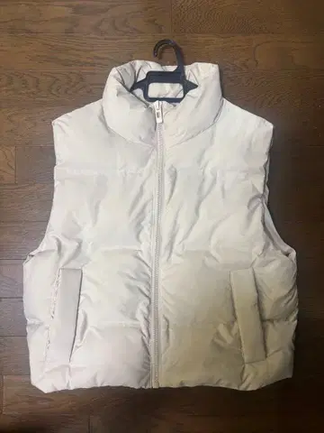 ZARA 베이지 다운 베스트