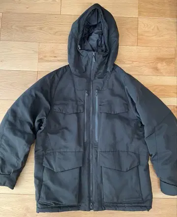 유니클로 화이트 마운티니어링 하이브리드 다운 오버사이즈 파카