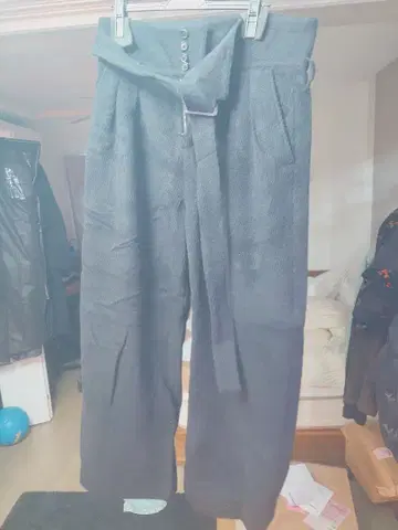 shareef 다크 그레이 와이드 팬츠