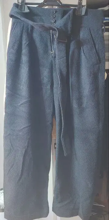 shareef 다크 그레이 와이드 팬츠