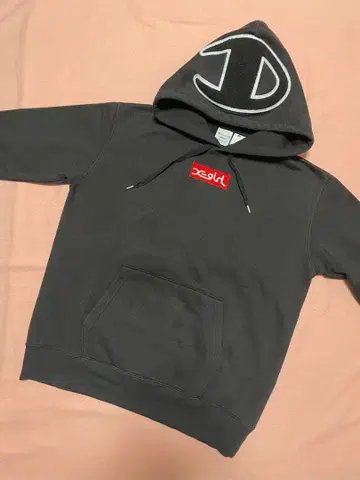 xgirl 후드 부착 후드티 블랙 Champion